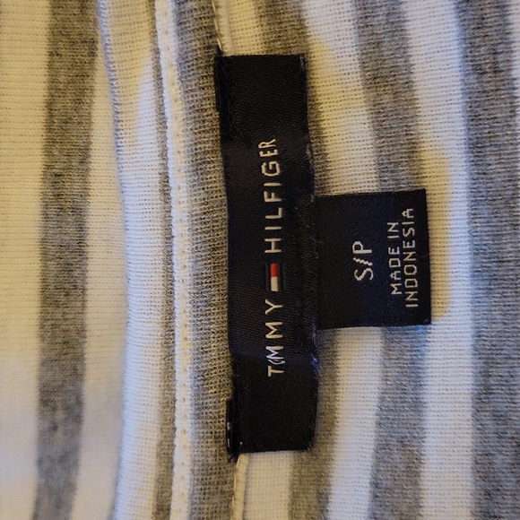 Tommy Hilfiger gray white stripe 3/4 sleeve round neck top blue trim top…SP EUC - Picture 8 of 11